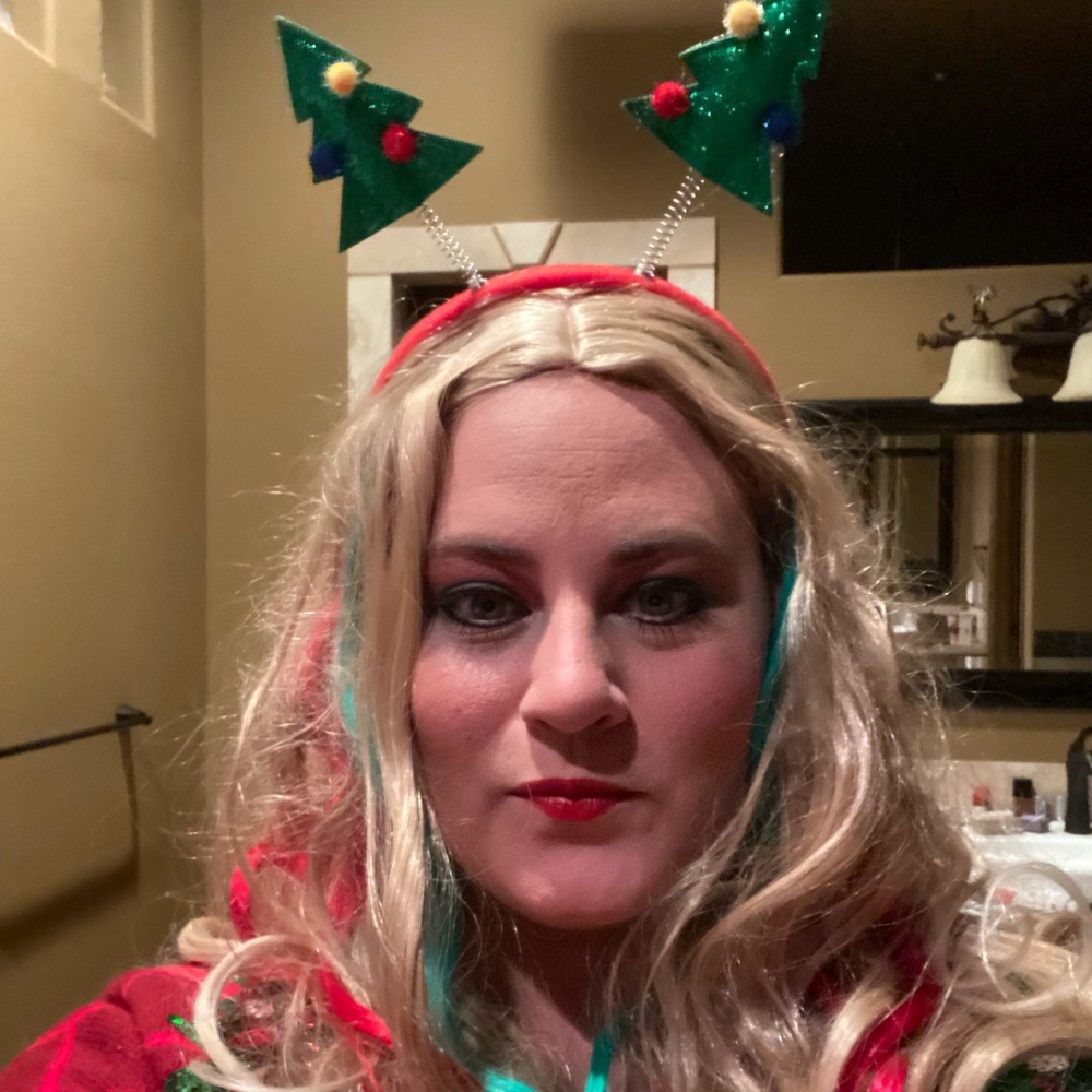Meet your Posher, Lauren (That crazy lady who changes her hair too much😂🤣)😘🙏 - Picture 16 of 16